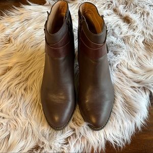 Vionic Ankle Boots-Trinity Upright-Brown/Mohagany